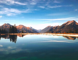 申花前锋火力全开，球队连战连捷领跑积分榜