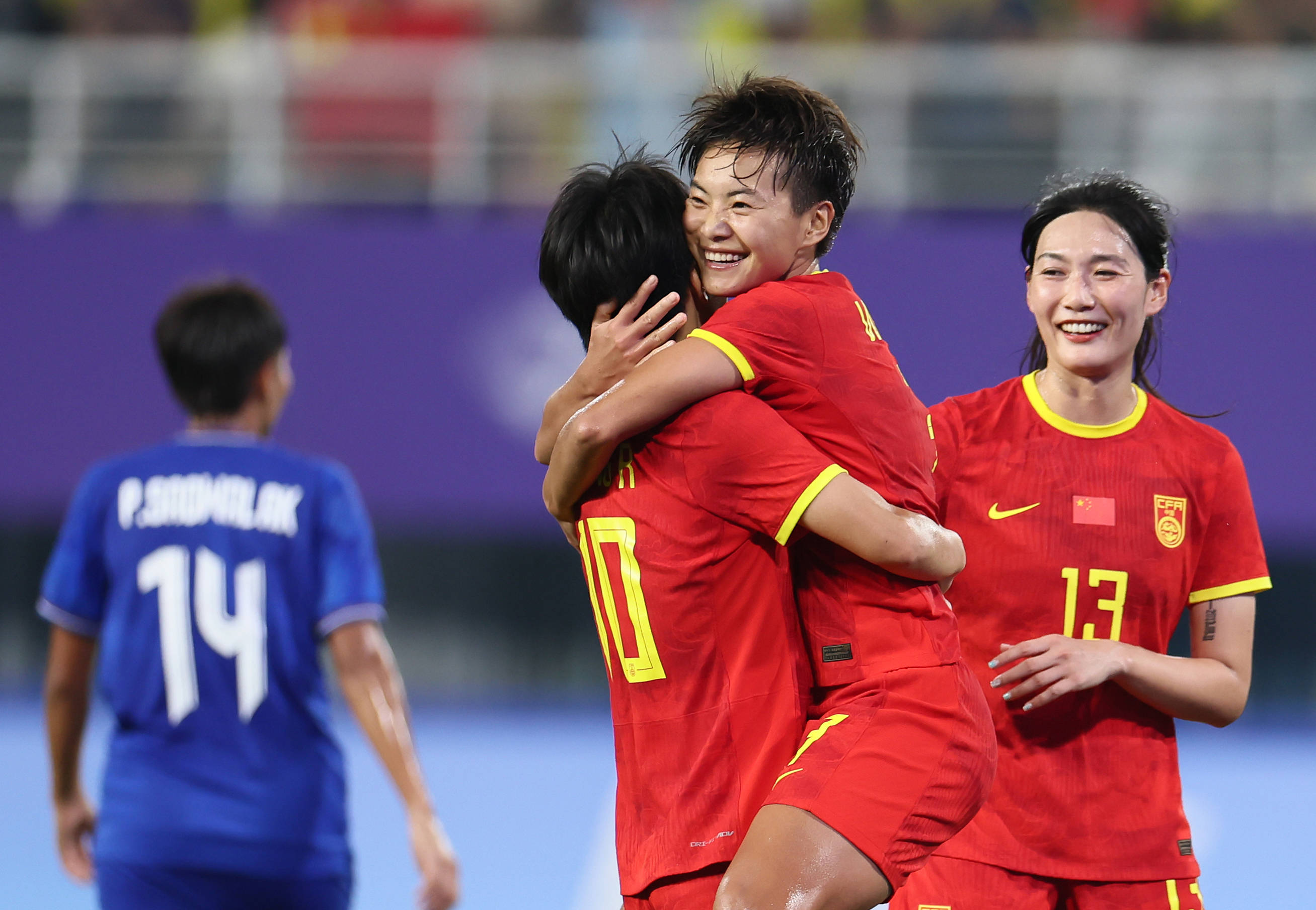 中国女足队员实力雄厚，斩获胜利(中国女足队员实力雄厚,斩获胜利的球员)