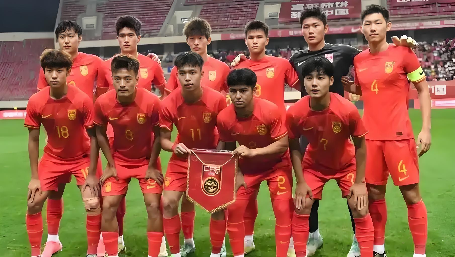 包含中国足球大赛：球员技压群雄的词条