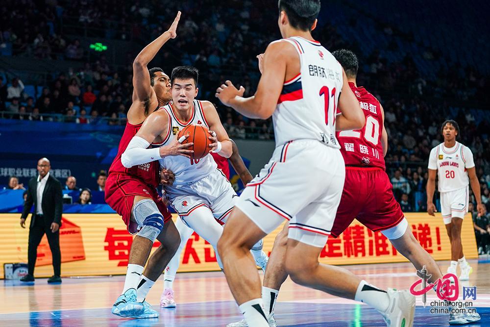 里昂队球员状态回勇，豪取主场三分的简单介绍