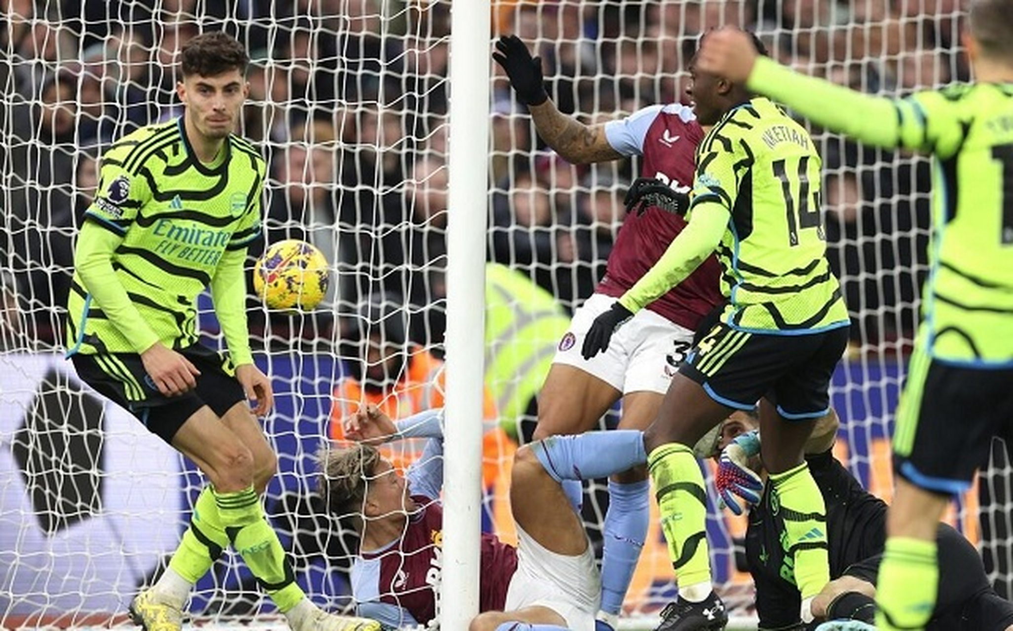 阿森纳客场逆袭斩维拉，客场赢球保住前四位置