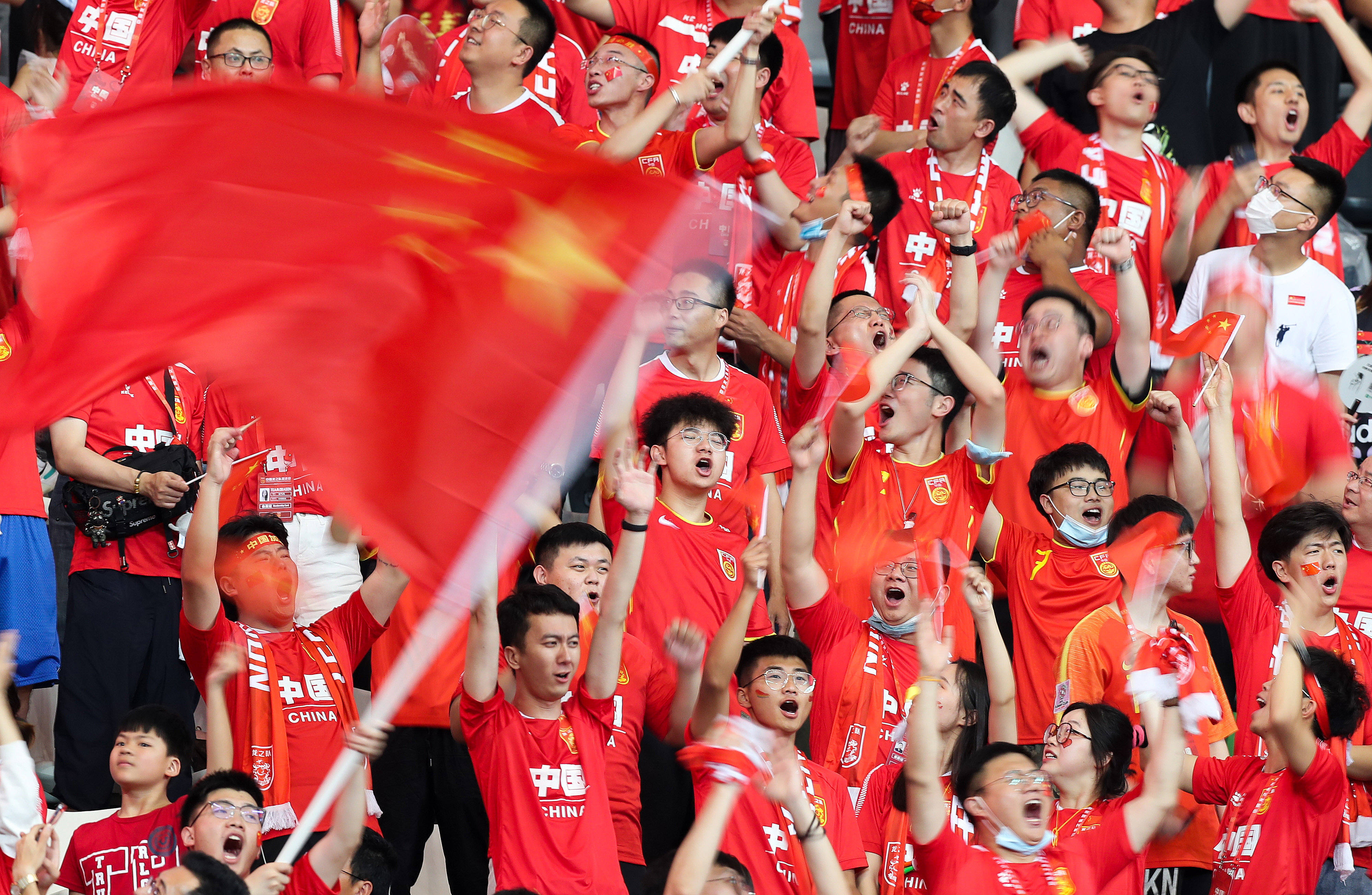 aoa体育-足球比赛中中国队斩获胜利，成就传奇的简单介绍