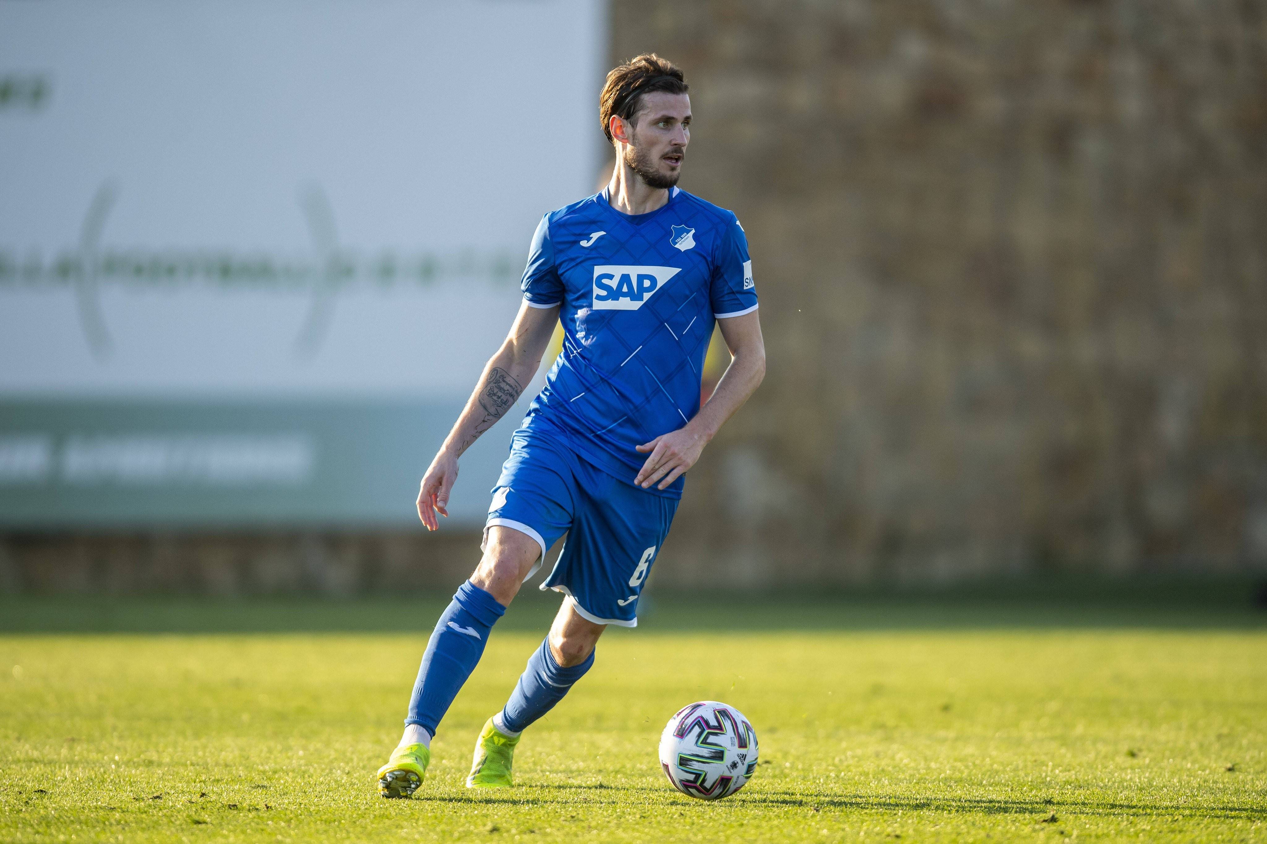 法兰克福一球击败霍芬海姆，保持联赛不败战绩