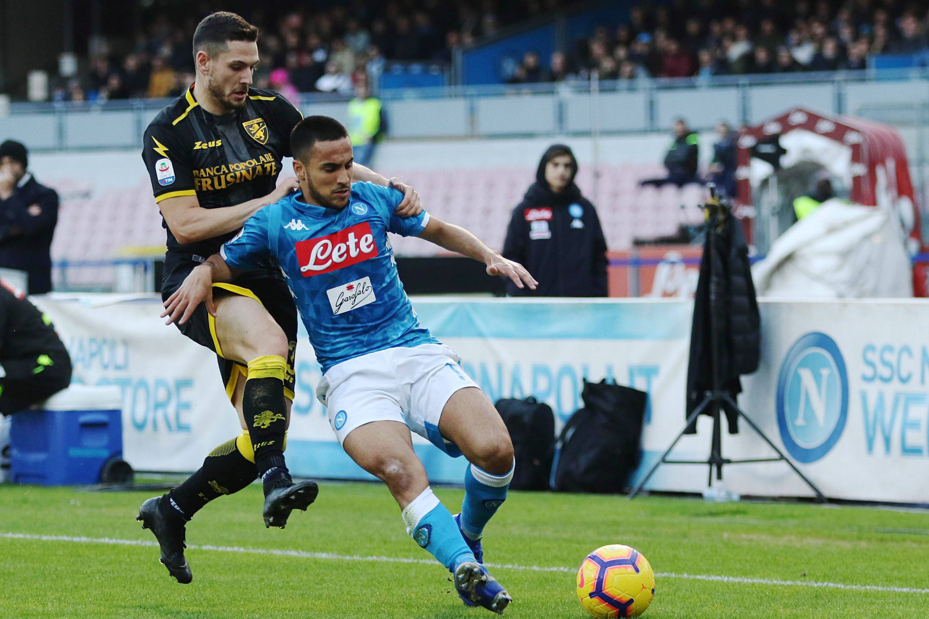 aoa体育体育地址-包含萨索洛中场传射造成对手失误获胜的词条