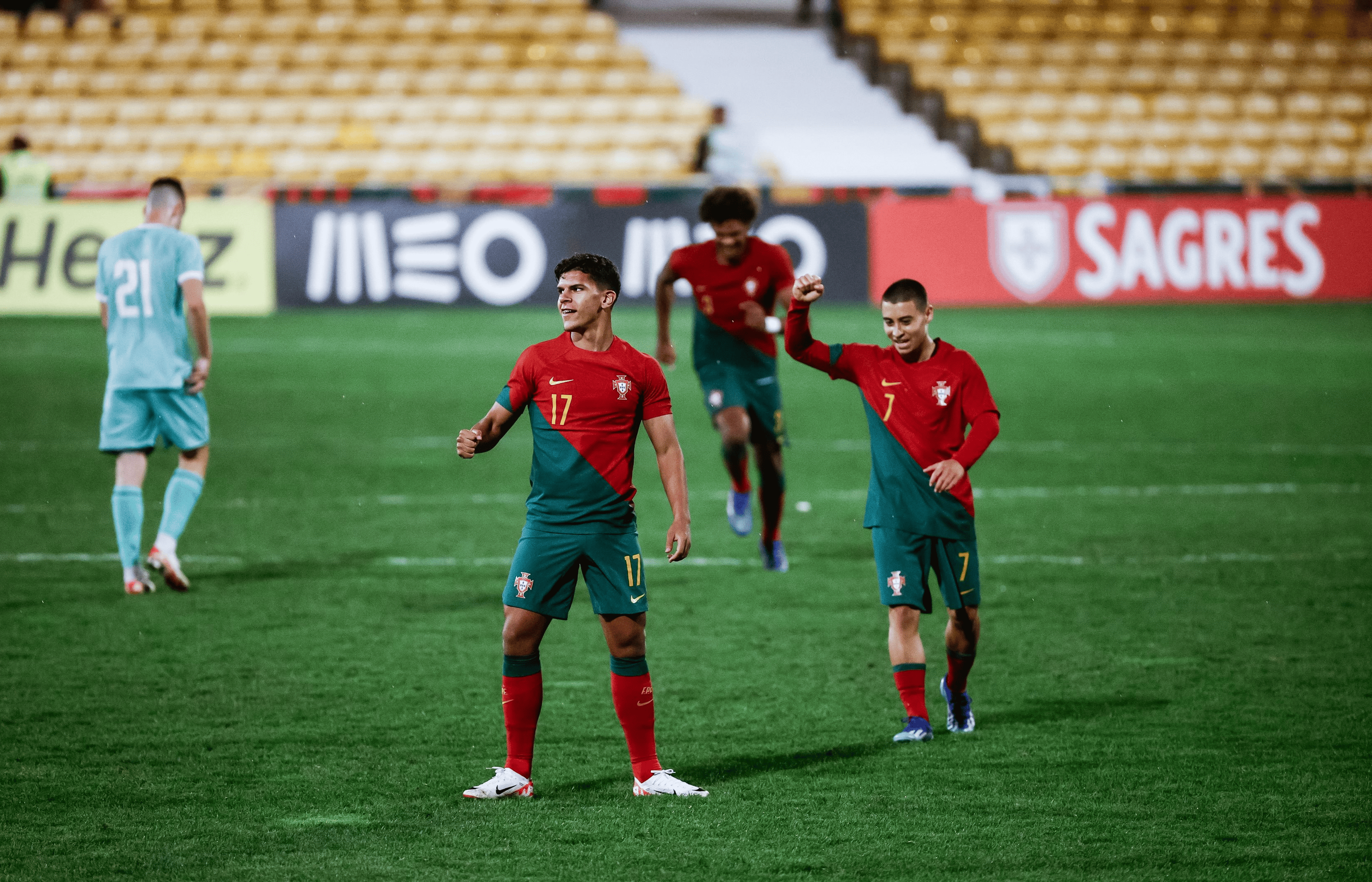 捷克队在对斯洛伐克的比赛中展现出色的实力