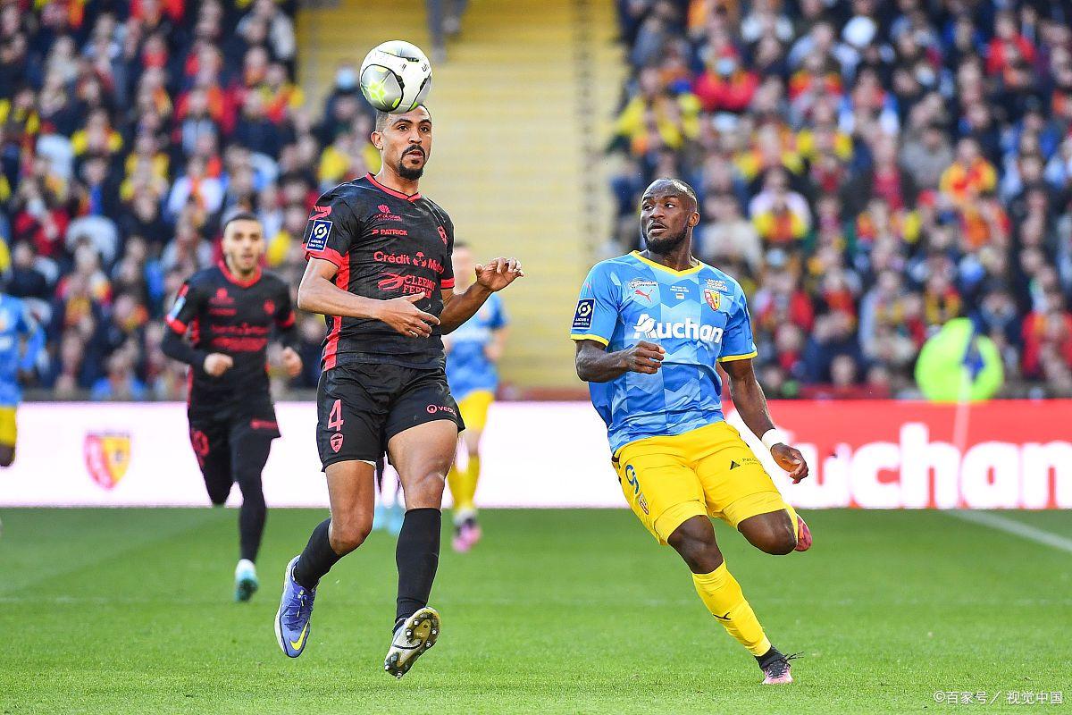 都灵中场球员发威，帮球队完成逆转