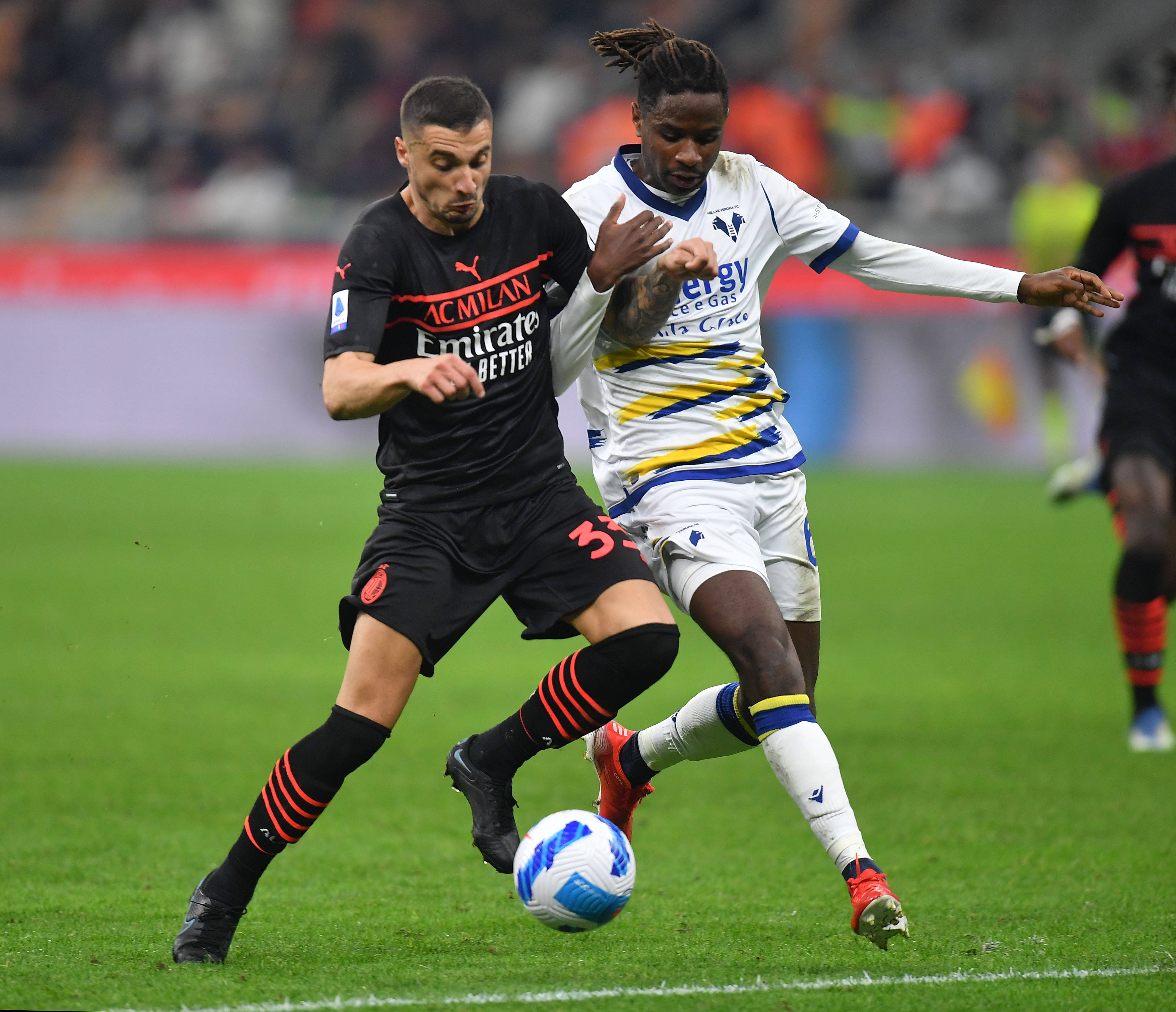 aoa体育体育官网-AC米兰士气大振，前进欧洲赛场