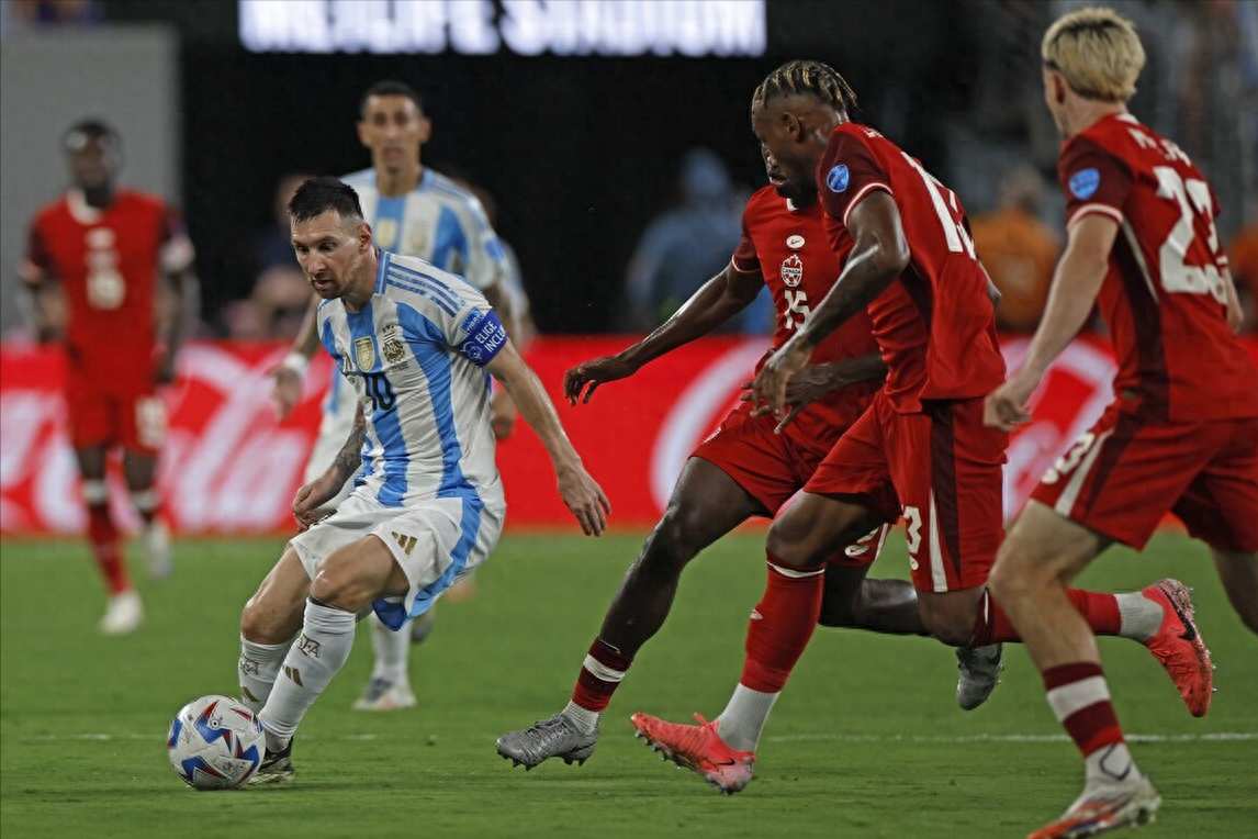 包含美因茨踢球俱乐部挑战西班牙球队，争取晋级下一轮的词条