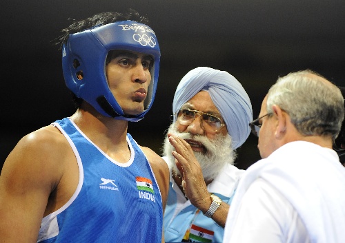 拳击项目激烈对决，印度选手获得金牌