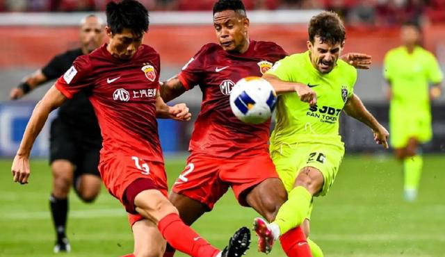 上港队实现逆转，晋级淘汰赛