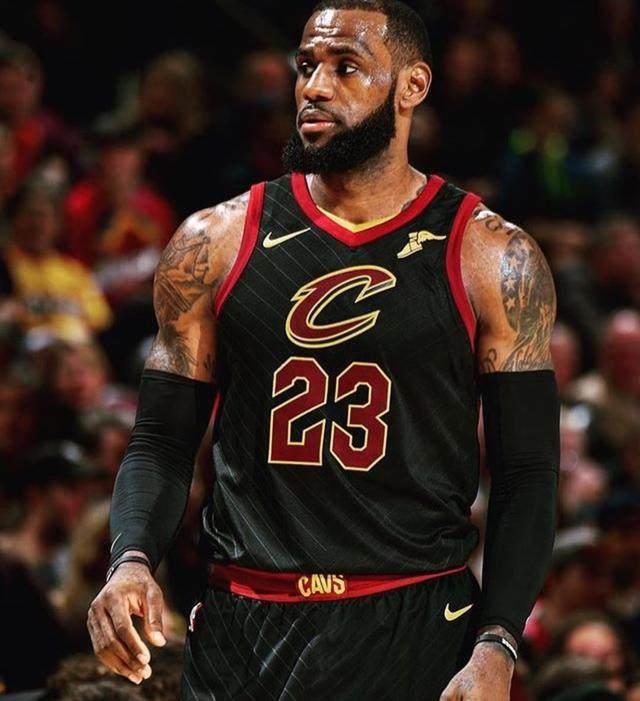 生涯功成名就的球员如何处理财富与名誉