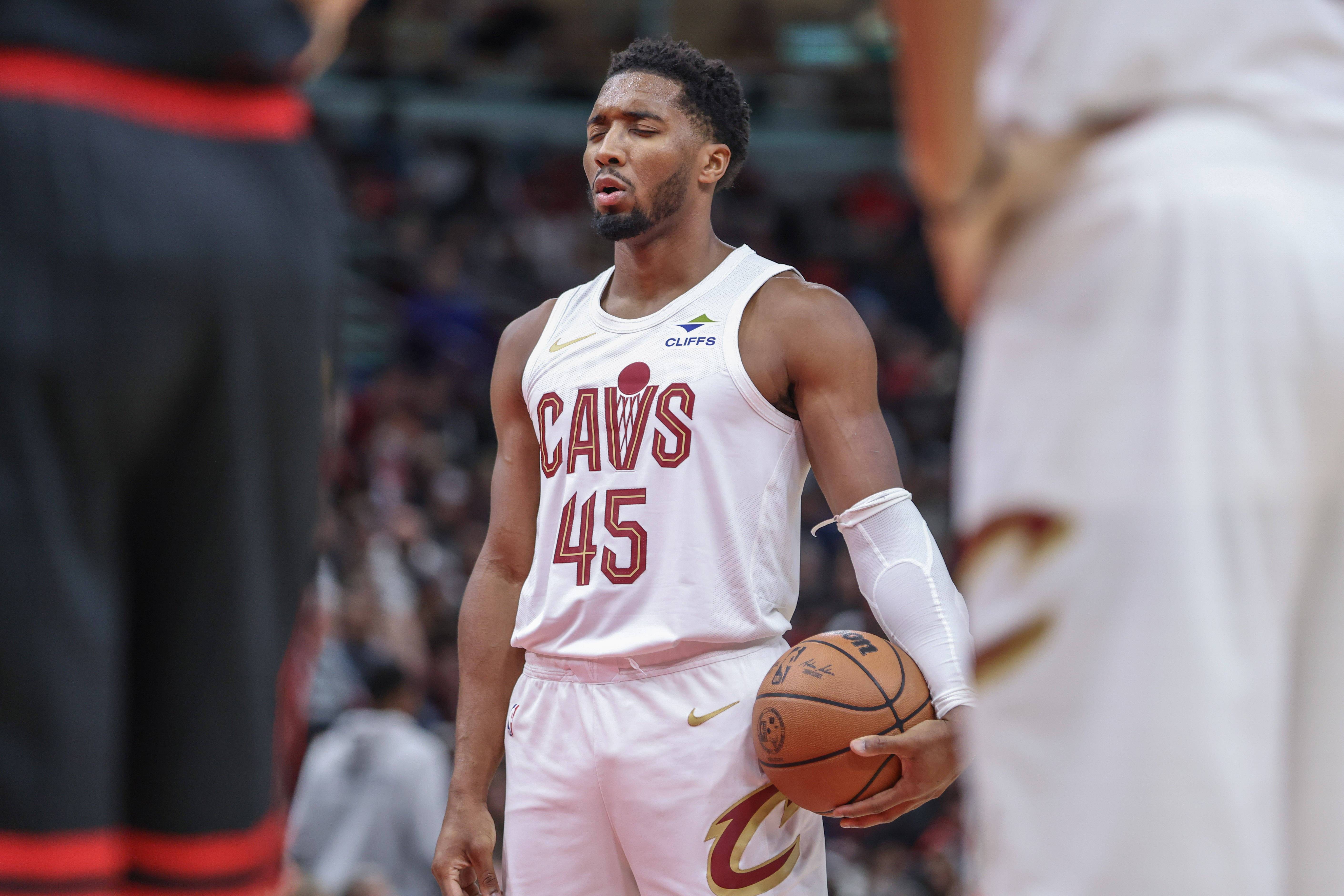 aoa体育体育直播-勇士大胜猛龙，豪取连胜