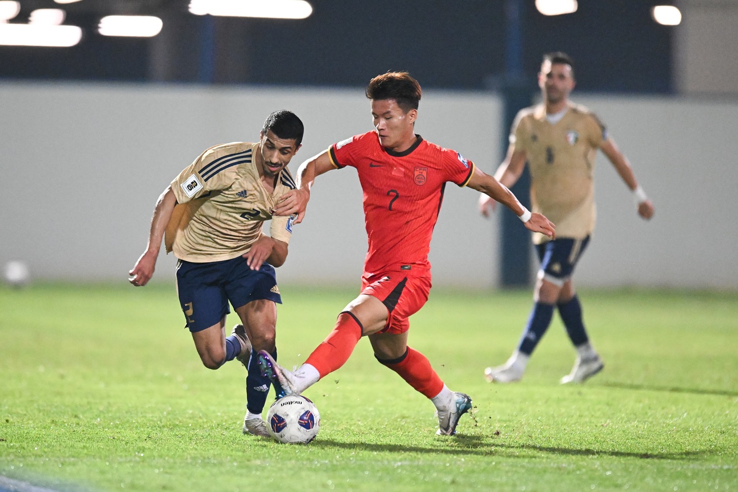 国际足球热身赛，中国队胜出夺冠