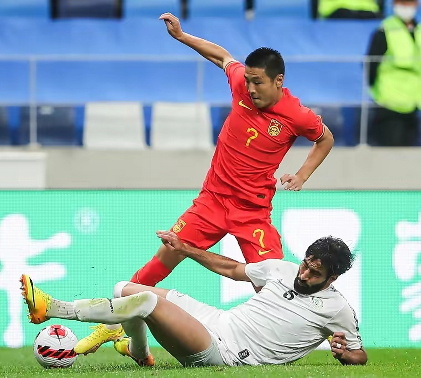 aoa体育体育亚洲官网-雄狮两战全胜，新秀风光表现令人惊叹的简单介绍